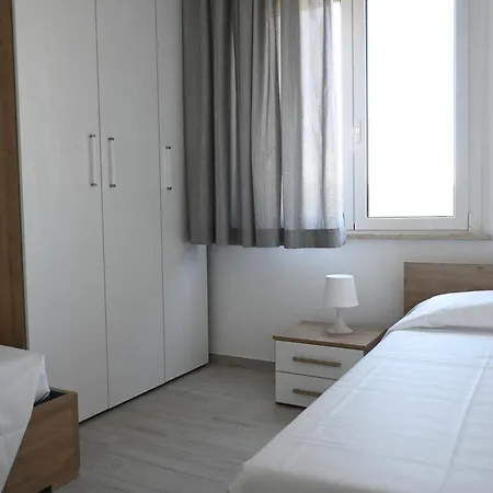 F010 - Torrette Di Fano, Nuovo Trilocale Con Wi-fi, Aria Condizionata E Terrazzo * Rom